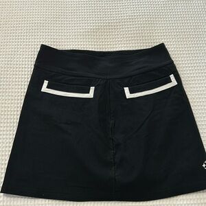 Golf Skirt in black with white trim on pockets